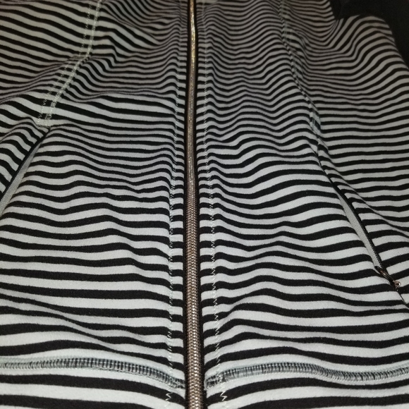 Lululemon long sleeve turtleneck sweater - Picture 14 of 14